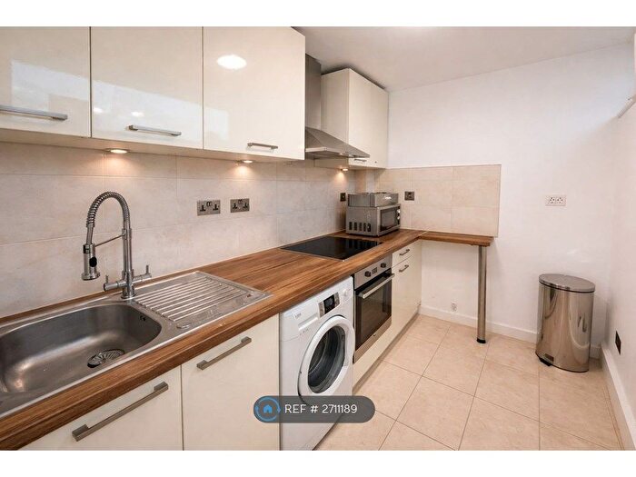 3 Bedroom Flat To Rent In Russell House, London, E6