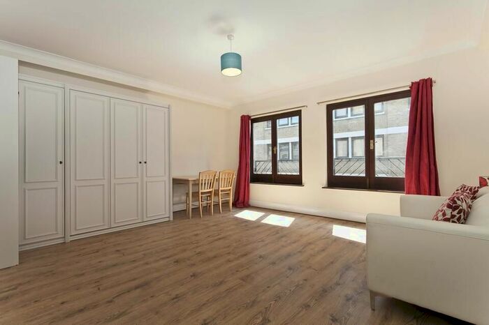 Studio To Rent In Wapping High Street, London, E1W