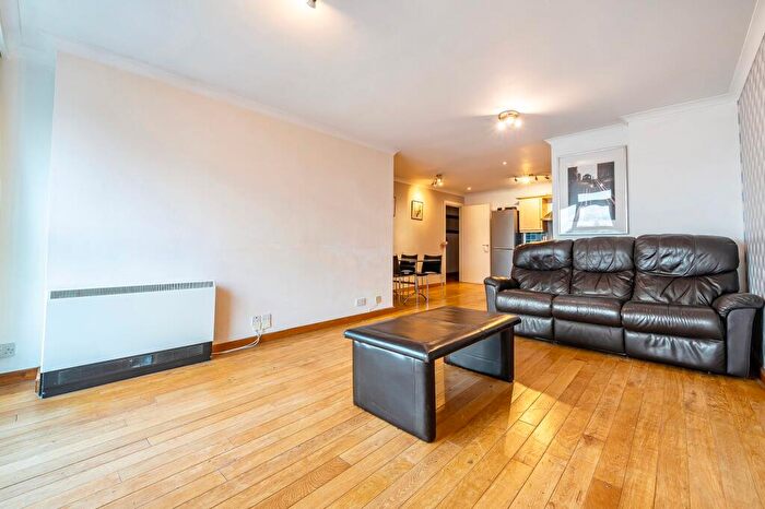 3 Bedroom Flat For Sale In Sweden Gate, Baltic Quay, SE16