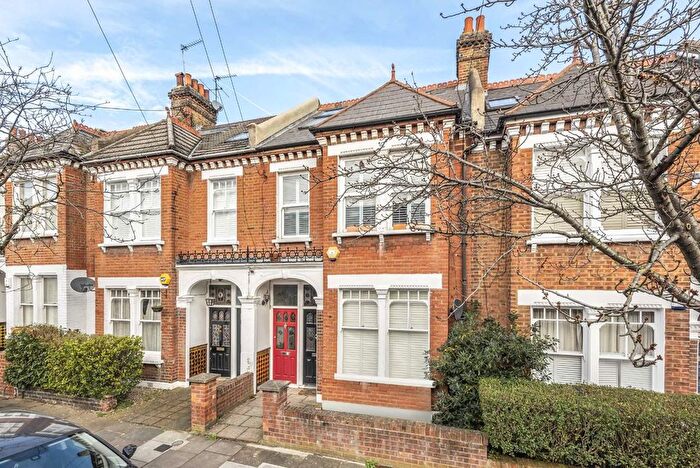 2 Bedroom Flat To Rent In Mandalay Road, Clapham, SW4