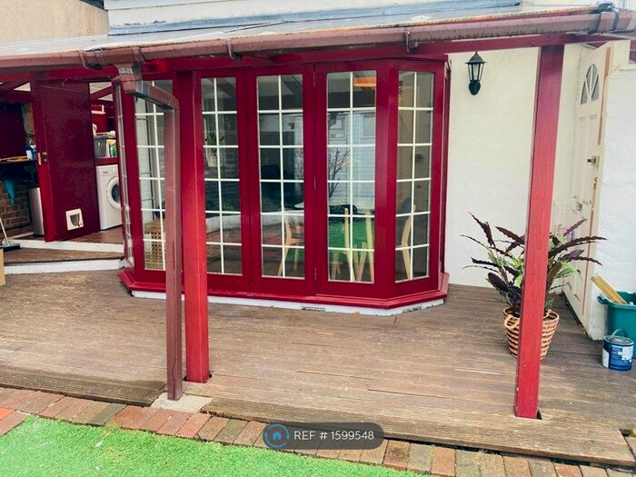 1 Bedroom Flat To Rent In Trafalgar Road, London, SW19