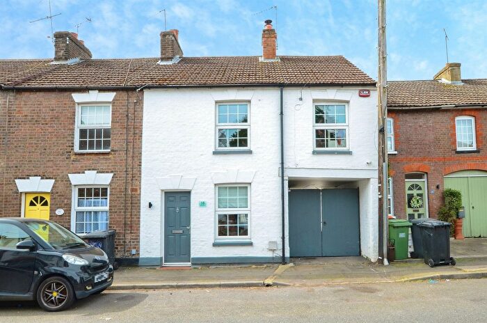 3 Bedroom End Of Terrace House For Sale In Summer Street, Slip End, Luton, LU1