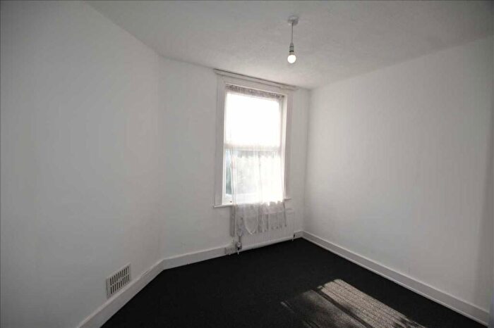 2 Bedroom Flat To Rent In Higham Road, London, N17