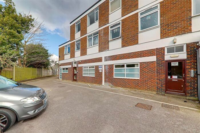 1 Bedroom Flat To Rent In Broadwater Boulevard, Worthing, BN14