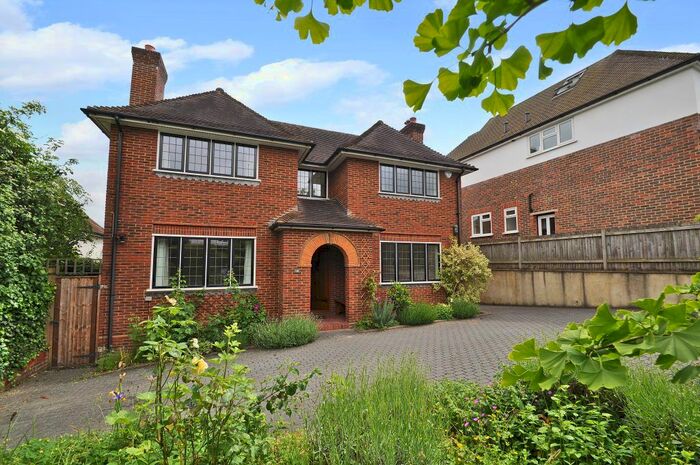 4 Bedroom Detached House To Rent In Irwin Road, Guildford, GU2