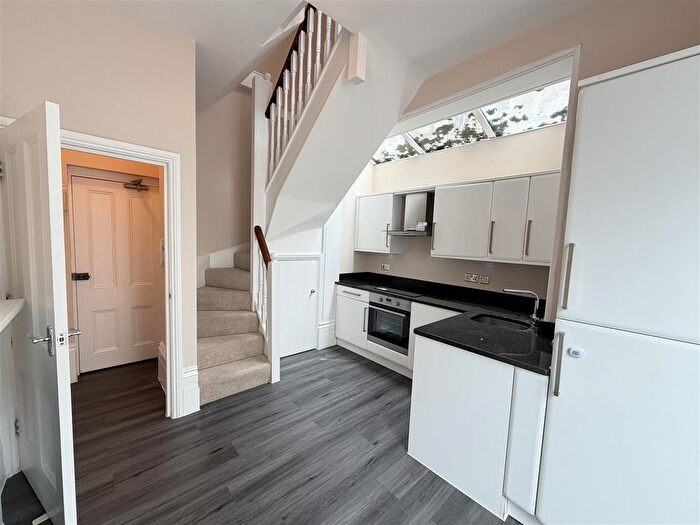 1 Bedroom Maisonette To Rent In Brunswick Place, Hove, BN3