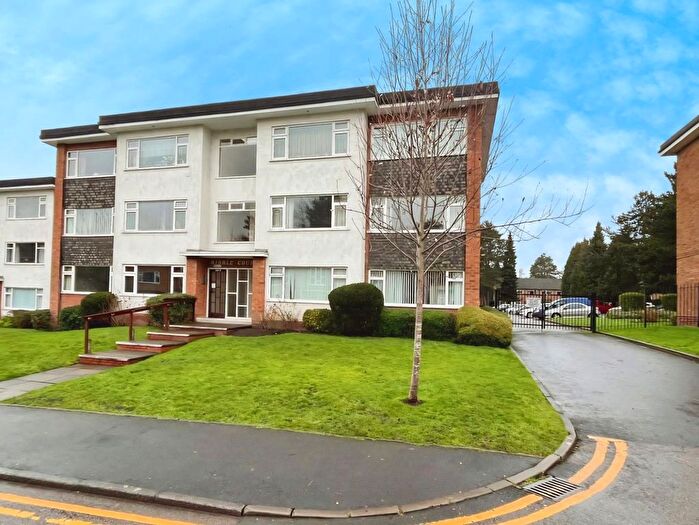 2 Bedroom Flat For Sale In Garrard Gardens, Sutton Coldfield, B73