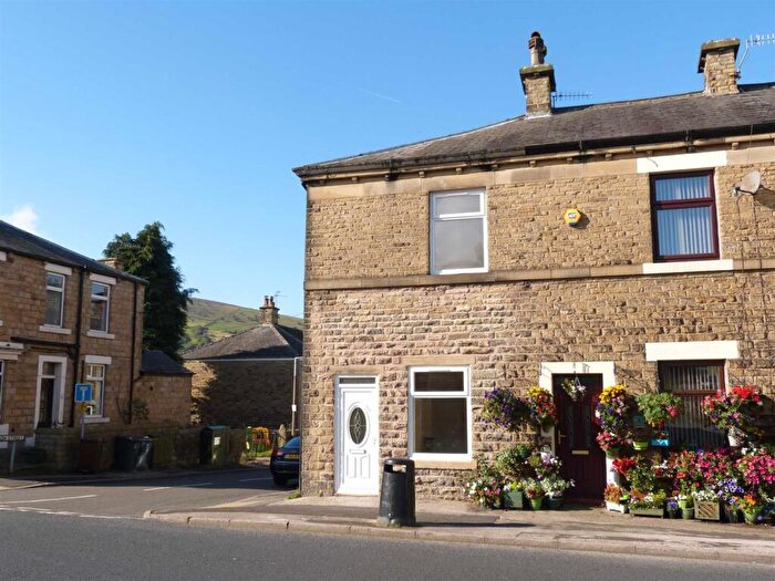 2 Bedroom End Of Terrace House To Rent In Charlestown Road, Glossop, Derbyshire, SK13