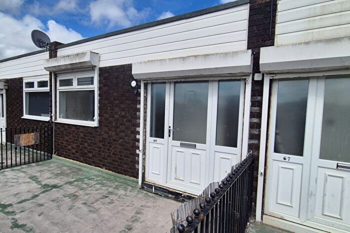 2 Bedroom Flat For Sale In Saltersgill Avenue, Middlesbrough, TS4