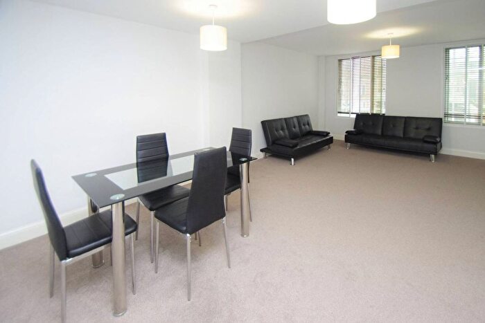 2 Bedroom Flat To Rent In The Parade, Watford, WD17