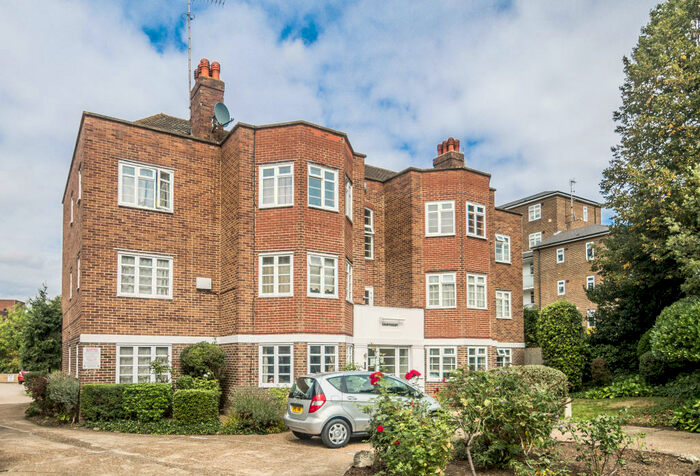2 Bedroom Apartment To Rent In Countisbury, St. Marks Hill, Surbiton, KT6