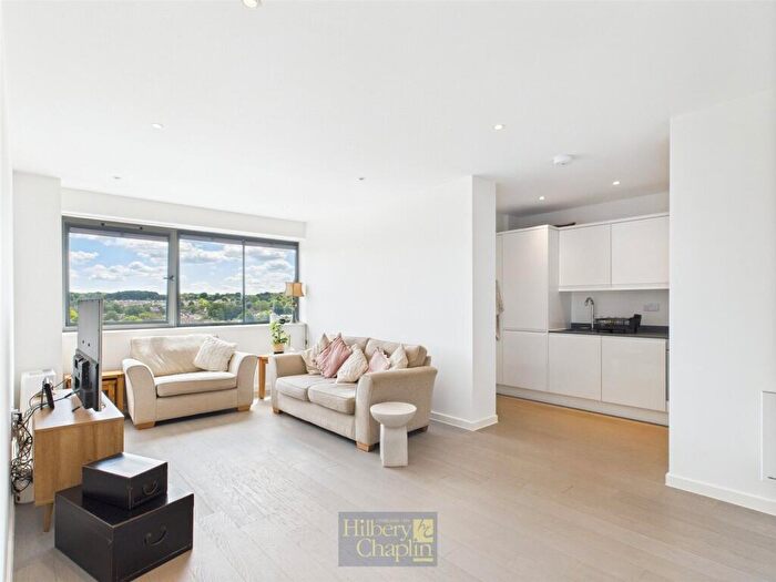 2 Bedroom Apartment For Sale In Hubert Road, Brentwood, Essex, CM14