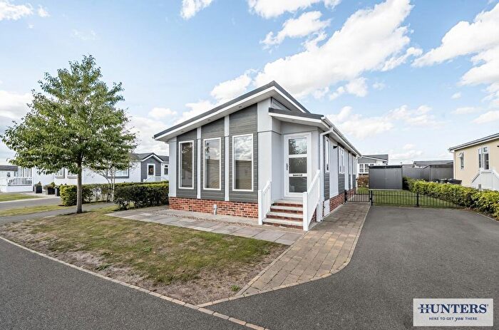 2 Bedroom Mobile/park Home For Sale In Henwood Drive, Gateforth Park, Selby, YO8