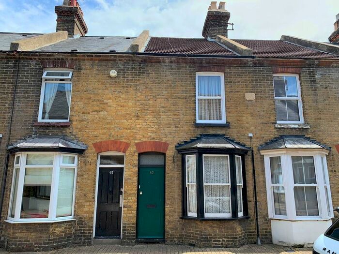 2 Bedroom Property To Rent In St Peters Grove, Canterbury, Kent, CT1