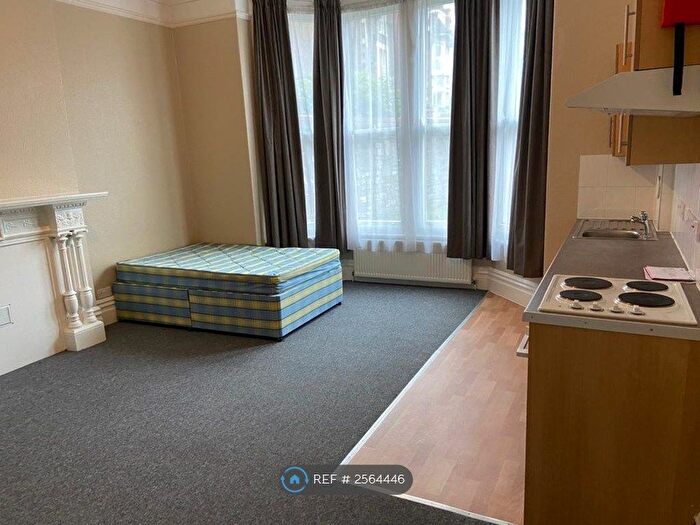 Studio To Rent In Redland Road, Bristol, BS6