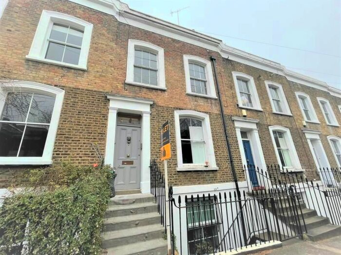 3 Bedroom Property To Rent In Queens Head St, London, N1