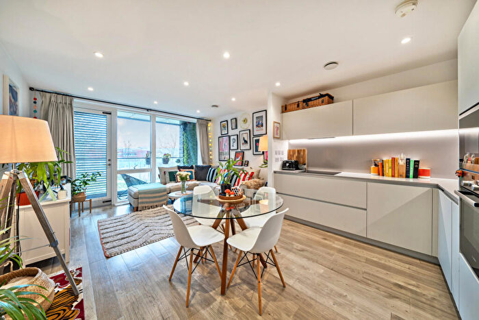 2 Bedroom Apartment For Sale In Woods Road, London, SE15