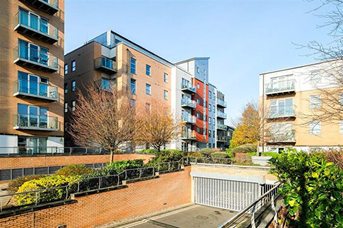 2 Bedroom Flat To Rent In Kingswood Heights, Queen Mary Avenue, South Woodford, E18