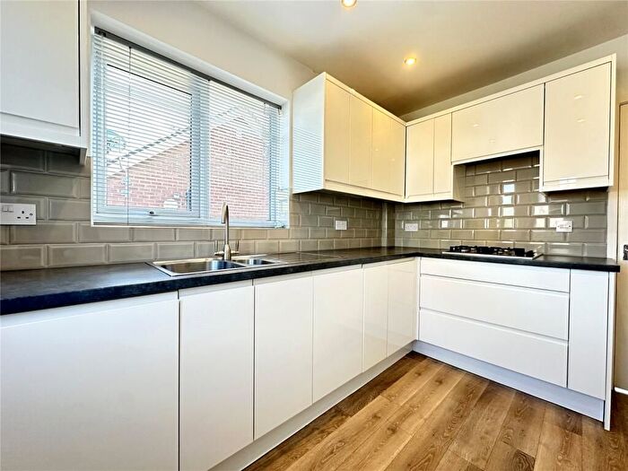 2 Bedroom Flat To Rent In Rigby Close, Croydon, CR0