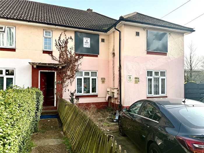 2 Bedroom Maisonette For Sale In Conway Grove, London, W3