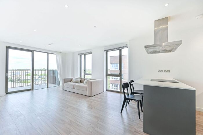 3 Bedroom Flat To Rent In Oldfield Lane North, Greenford, UB6