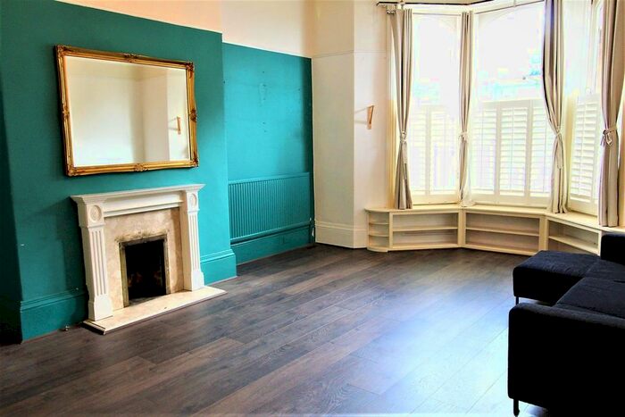 2 Bedroom Flat To Rent In Esplanade Gardens, Scarborough YO11