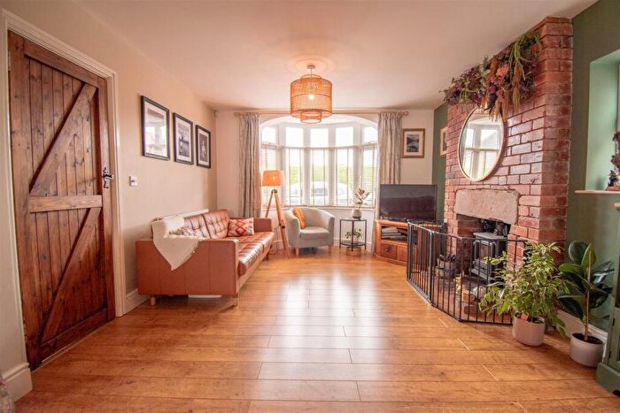 3 Bedroom Detached House For Sale In Glebe Avenue, Ripley, DE5