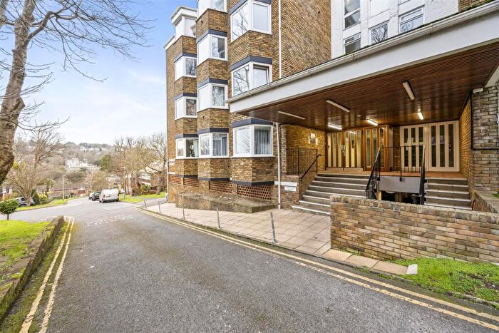 2 Bedroom Flat For Sale In Varndean Drive, Brighton, BN1