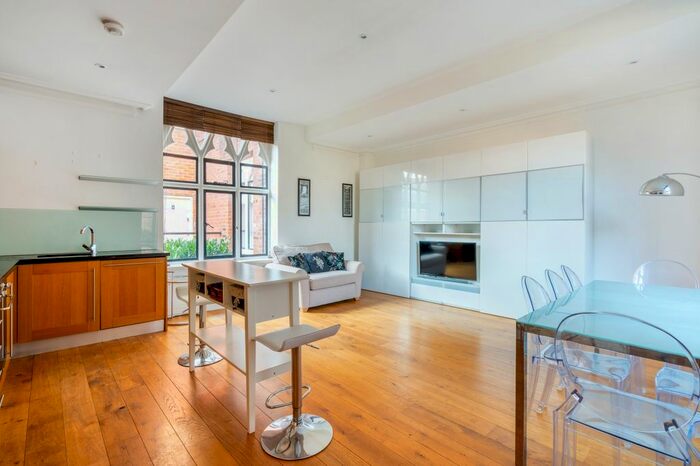 2 Bedroom Flat To Rent In Bridgeman Drive, Windsor, SL4