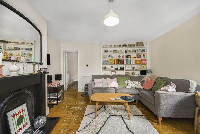 2 Bedroom Flat For Sale In Haroldstone Road, London, E17