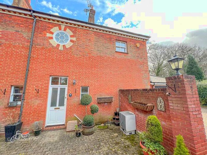 2 Bedroom Terraced House To Rent In Sherrards Mansions, Welwyn Garden City, AL8