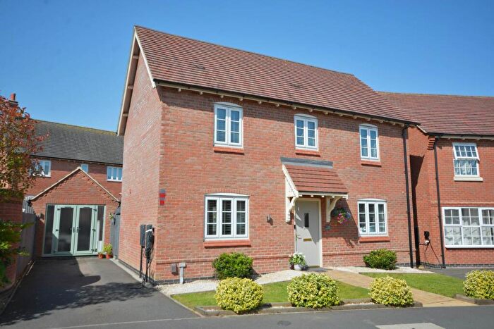 3 Bedroom Detached House For Sale In Handley Cross Avenue, Houlton, CV23