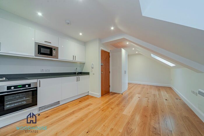 Studio To Rent In Kilburn High Road, London, NW6