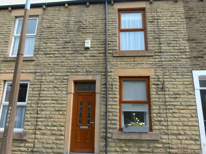 2 Bedroom Terraced House To Rent In King Street, Glossop, SK13