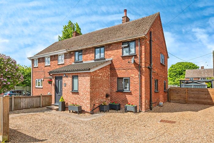 3 Bedroom Semi-Detached House For Sale In Woodview, Worstead, NR28