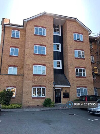 2 Bedroom Flat To Rent In Stephenson Wharf, Apsley, HP3