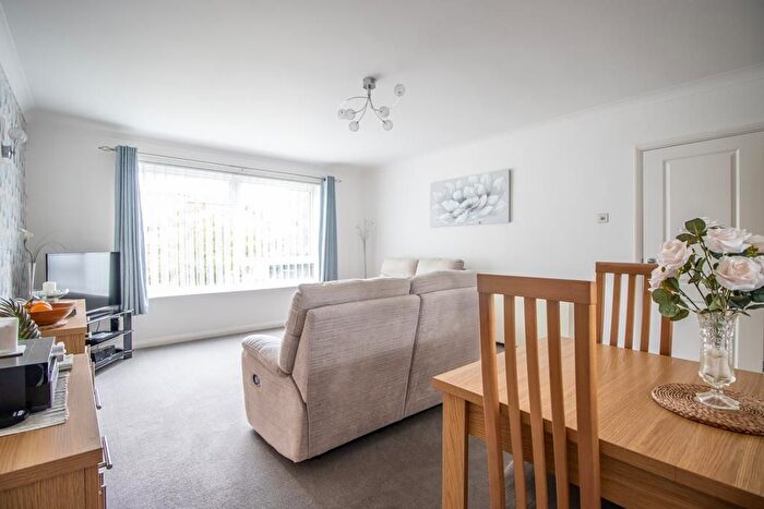 2 Bedroom Flat For Sale In Colbert Avenue, Southend-On-Sea, SS1