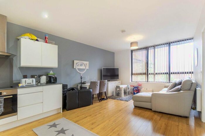 1 Bedroom Flat To Rent In Staines Road West, Sunbury-On-Thames, TW16