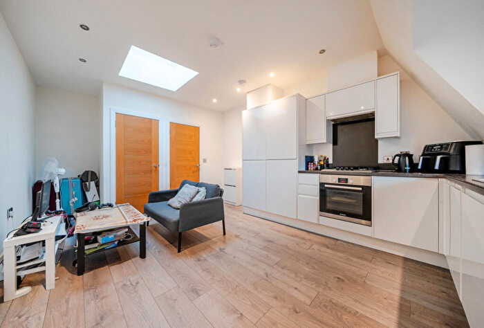 1 Bedroom Apartment For Sale In High Street, Witney, Oxfordshire, OX28