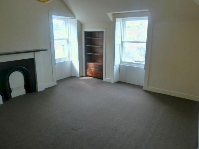 4 Bedroom Flat To Rent In High Street, Biggar, ML12