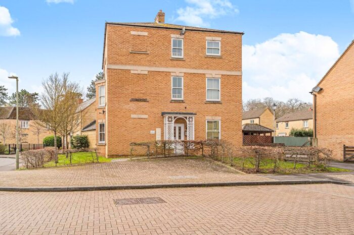 2 Bedroom Apartment For Sale In Meadow Lane, Witney, OX28