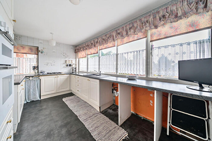 4 Bedroom Detached Bungalow For Sale In Waverley Road, Farnborough, GU14