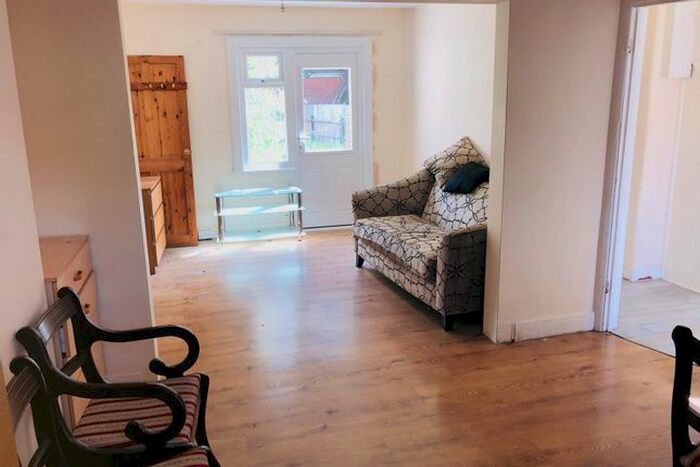 3 Bedroom Semi-Detached House To Rent In Waye Avenue, Hounslow TW5