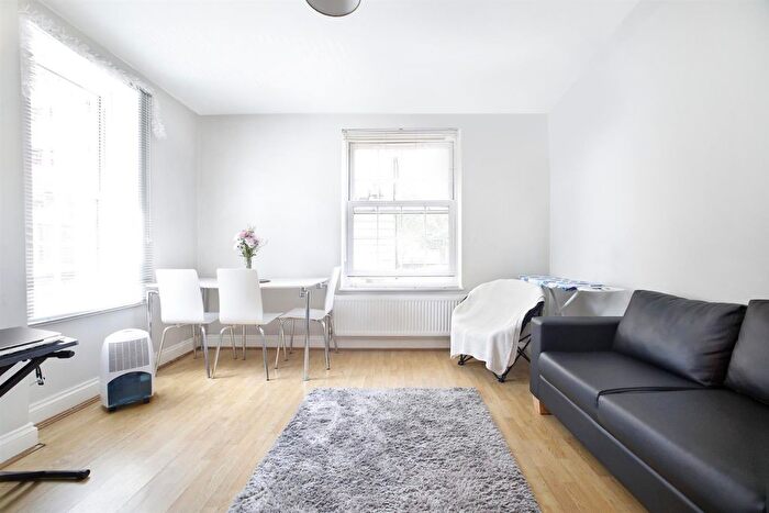 2 Bedroom Flat For Sale In Binnie House, Elephant And Castle, SE1