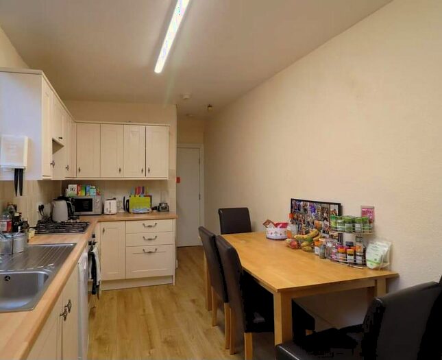 5 Bedroom Terraced House To Rent In Blandford Gardens, Leeds, West Yorkshire, LS2