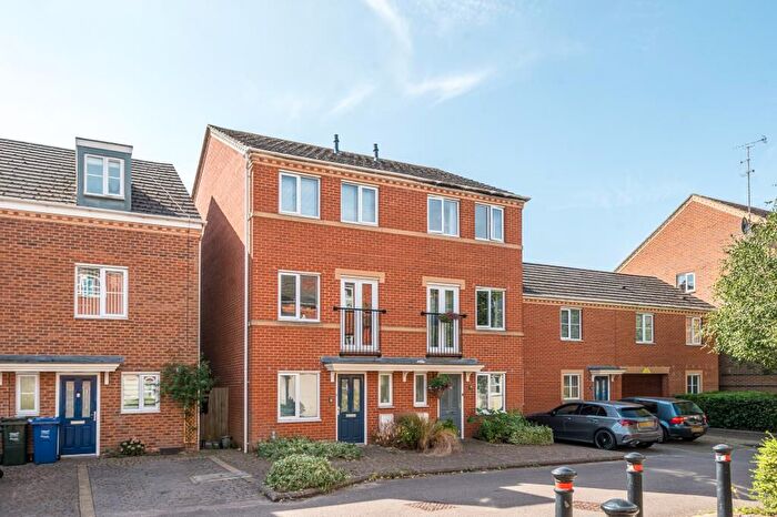 4 Bedroom Semi-Detached House For Sale In Banbury, Oxfordshire, OX16