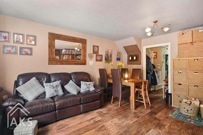 3 Bedroom End Of Terrace House For Sale In Eden Close, Hilton, DE65