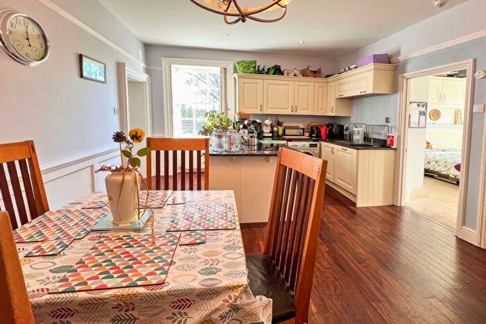 2 Bedroom Apartment For Sale In Firgrove Manor, Eversley, Hook, RG27