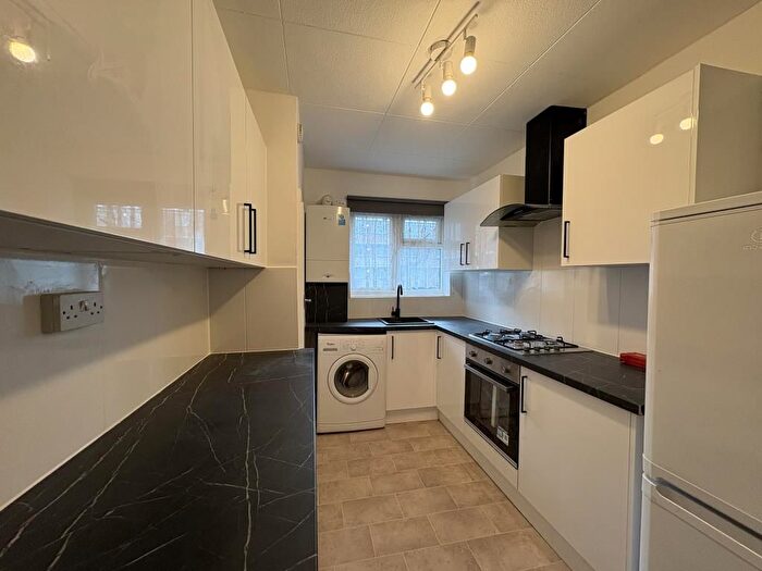 2 Bedroom Detached House To Rent In Oakhall Drive, Sunbury-On-Thames, TW16