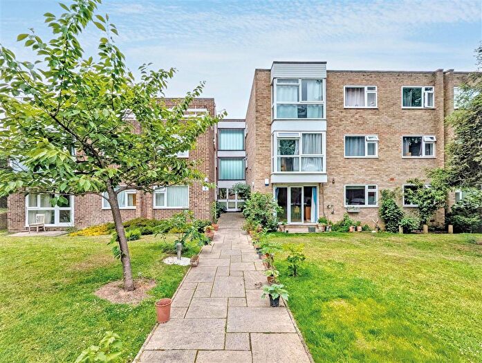 2 Bedroom Flat For Sale In Cadogan Close, Beckenham, BR3